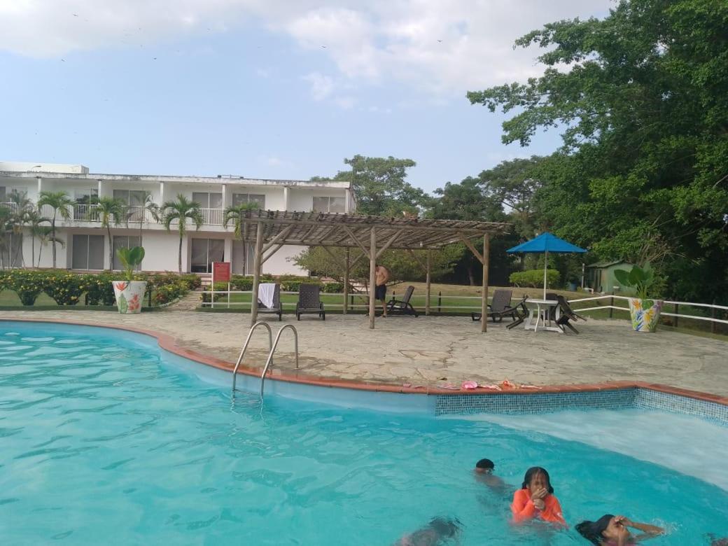Hotel Parador Tropical Cartagena Bagian luar foto